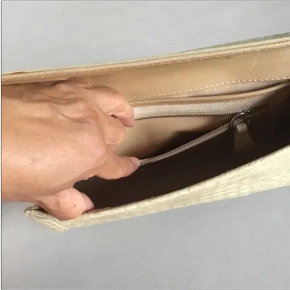 FRANCESCO SANTORO BEVERLY HILLS CROCODILE EMBOSSED HAND CLUTCH  INTERIOR SUEDE - Picture 12 of 15